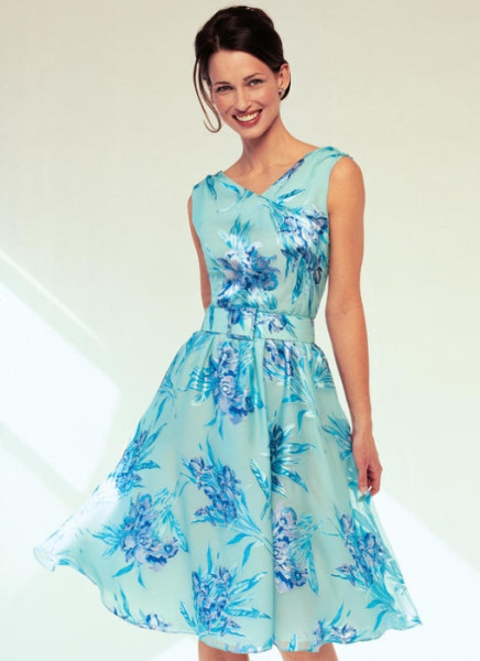 B6582 Damen Gürtel Kleid, Butterick