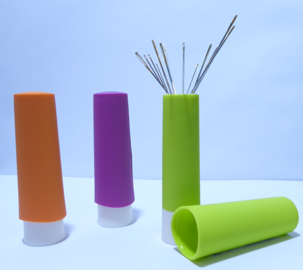 12 Näh-Nadeln im Nadel-Twister in verschiedenen Farben
